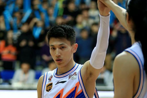 转会期NBA季后赛传出新动向，上海海港遗憾出局，管理层表态：态度坚定，年轻球员得到机会的简单介绍