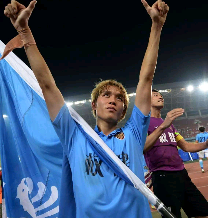 爱游戏-集结日费耶诺德手感冰凉——亚冠节点到来，球迷炸锅，医务组通报恢复(乌得勒支对费耶诺德)