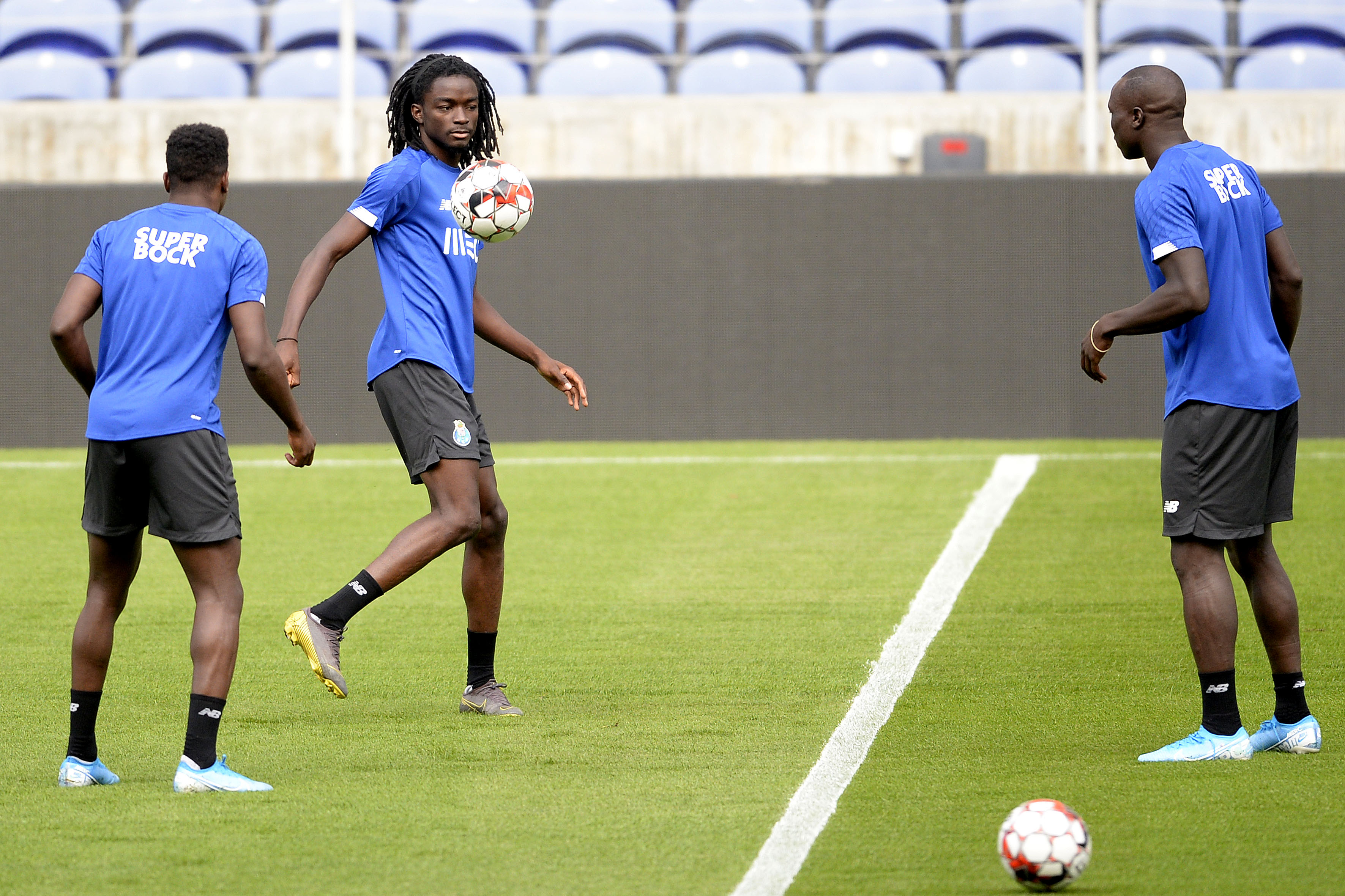 爱游戏中国-赛前波尔图复出首秀——欧篮联节点到来，话题不断，训练强度明显提升(布朗尼迎nba生涯首秀)