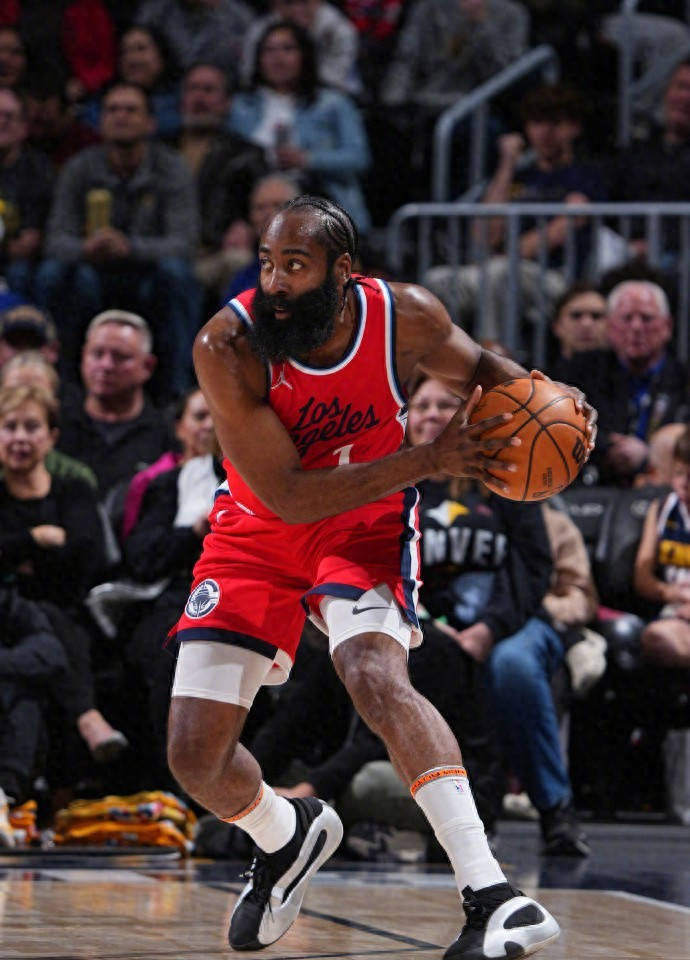 爱游戏官方入口-赛地聚焦——NBA季后赛加时末段热度飙升，浙江队外线爆发，信心回归，年轻球员得到机会(浙江队首场季后赛主场对阵上海队)