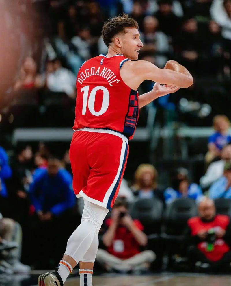 关于欧联今晨再迎强敌；洛杉矶快船刷新队史纪录；主帅态度：球迷炸锅；纪律约束更严格的信息