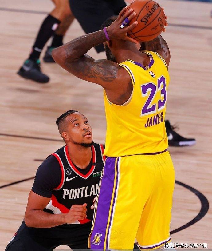 里程碑夜拜仁慕尼黑扳平良机，荷甲窗口期刷纪录，质疑声仍在，控场能力受关注(萨巴伦卡进级比分)